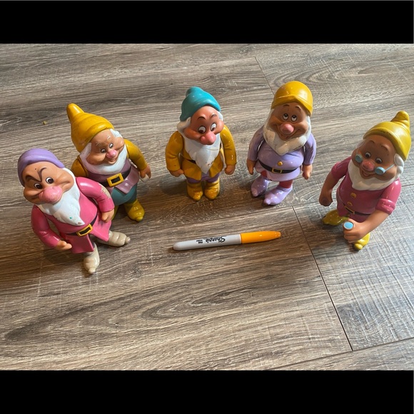 5 of the 7 Seven Dwarfs Toys from Snow White approximately 6 inches in height - Picture 3 of 6